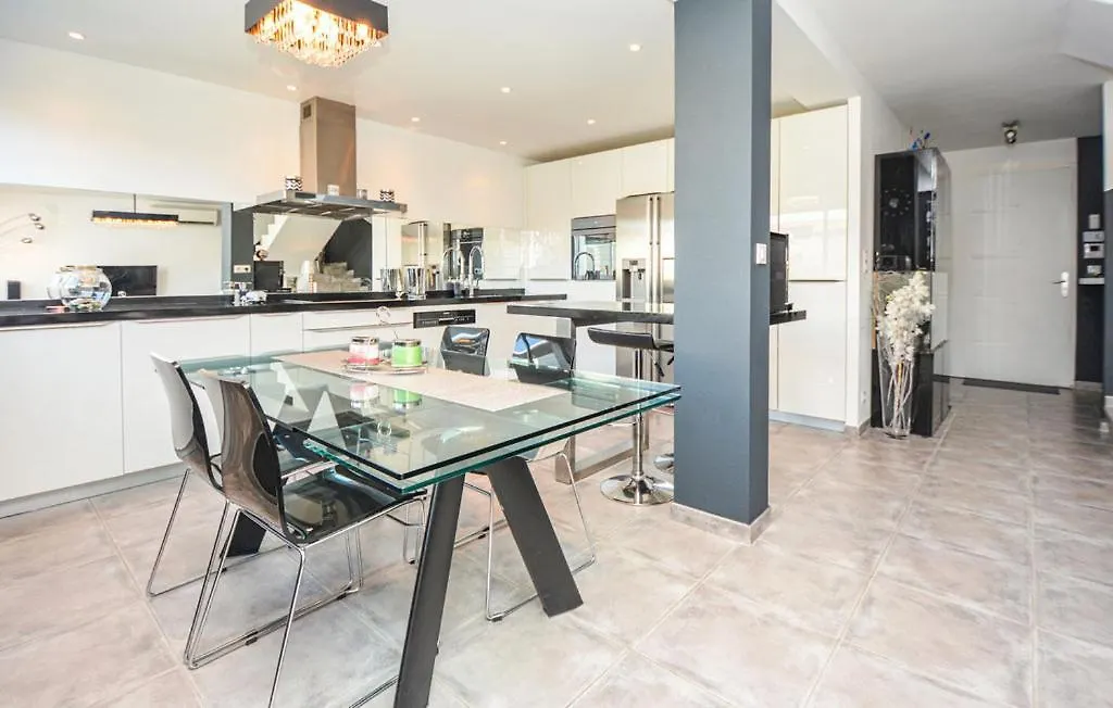 Carro Apartment Martigues